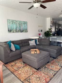 Beautiful Condo Next to Park, Coffee, Shopping - Image 2