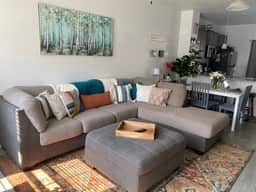 Beautiful Condo Next to Park, Coffee, Shopping