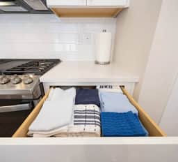 Charming Modern Townhouse w/ PARK & seasonal POOL