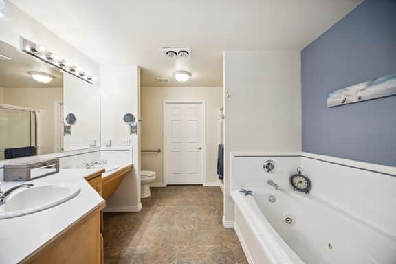 Ashville Condo near Golf Course 3/2 off State St