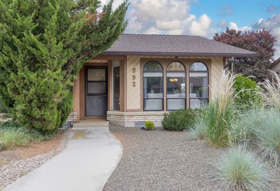Cozy Clean Quiet 1 Level Centrally Located Home - Image 1